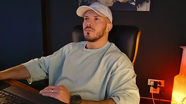 AngeloEric online show from December 2025 01:24:02 PM