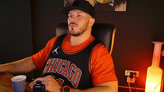 AngeloEric online show from November 2025 12:22:01 PM