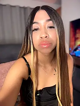 Snapshot of bella__honey chatting on November 2025 06:01:02 AM bella honey online show from November 2025 06:01:02 AM