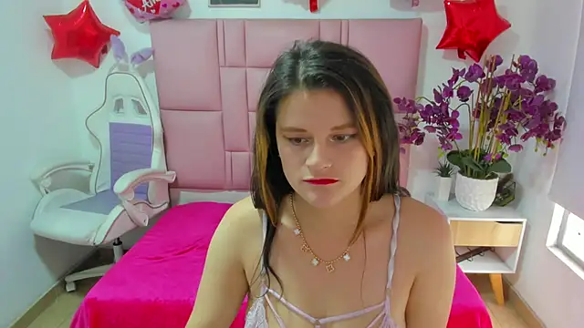 Lina Castle online show from May 2026 04:02:02 PM