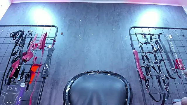 Carolina Arias online show from December 2025 07:31:01 PM