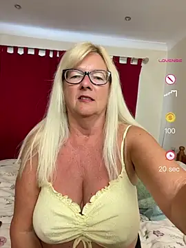 Foxy-Lucy online show from June 2026 05:50:01 PM