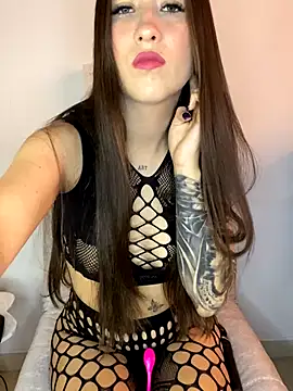 Snapshot of _Luuna chatting on November 2025 03:27:01 PM Luuna online show from November 2025 03:27:01 PM