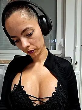 allinqueen online show from October 2025 12:48:02 PM