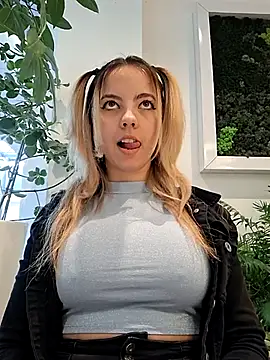 allinqueen online show from February 2025 01:21:02 PM