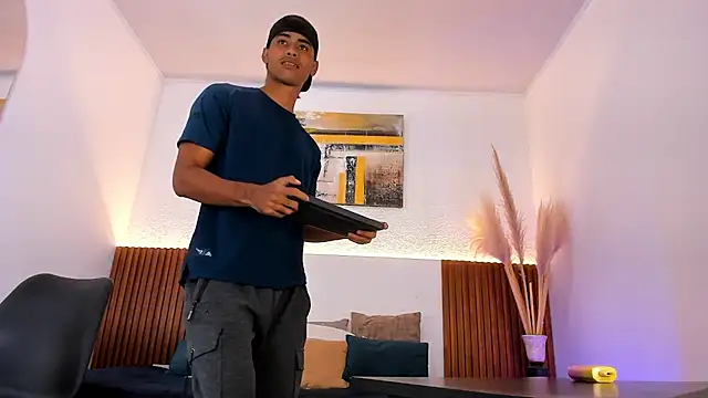 Snapshot of zander_2120 chatting on November 2025 01:49:01 PM zander 2120 online show from November 2025 01:49:01 PM