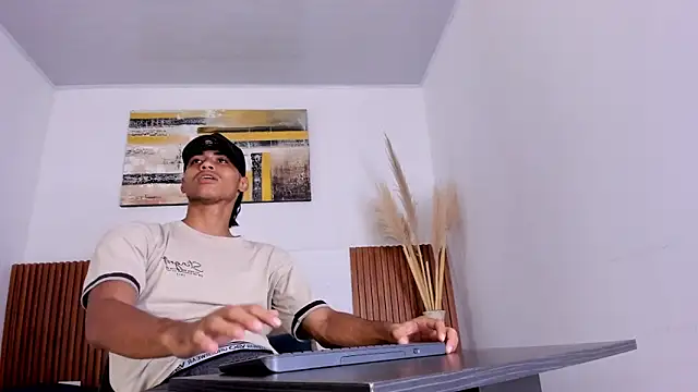 Snapshot of zander_2120 chatting on November 2025 01:15:01 PM zander 2120 online show from November 2025 01:15:01 PM