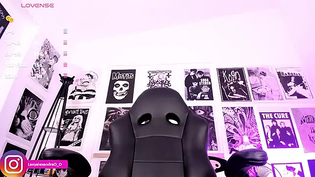 Lexyjoycce online show from April 2026 09:04:01 PM