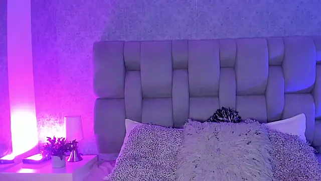 Snapshot of KarolRojas_ chatting on September 2025 03:27:02 AM KarolRojas online show from September 2025 03:27:02 AM