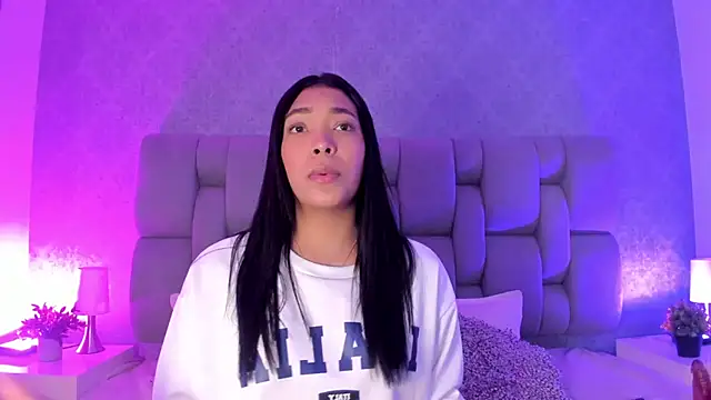 Snapshot of KarolRojas_ chatting on September 2025 03:20:02 AM KarolRojas online show from September 2025 03:20:02 AM