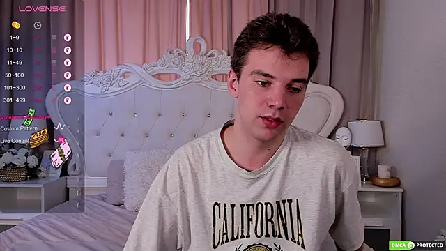 ArthurWhitee online show from September 2025 08:32:01 AM