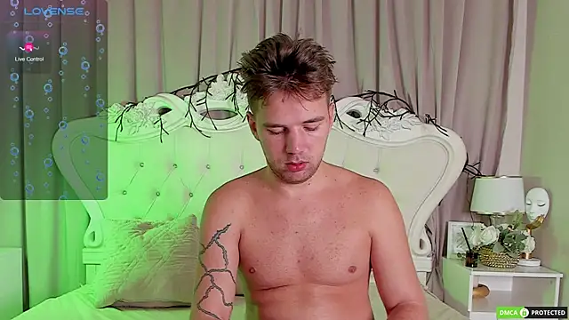 ArthurWhitee online show from January 2026 03:32:02 AM