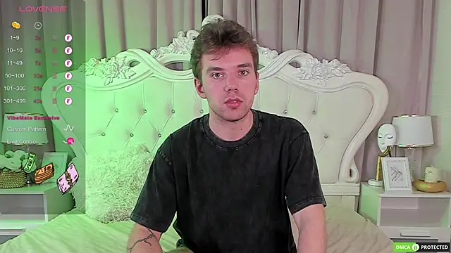ArthurWhitee online show from October 2025 04:40:02 PM