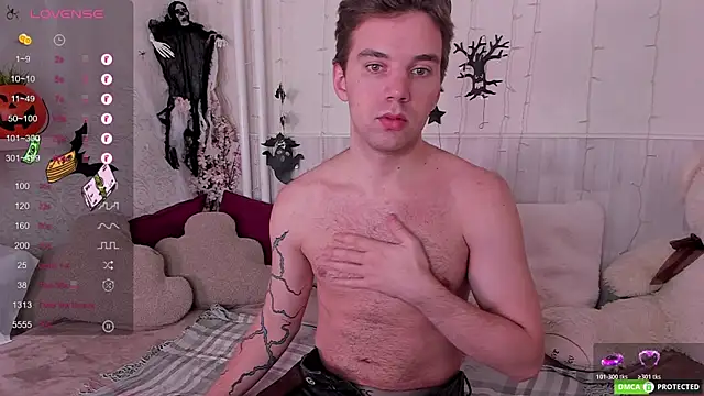 ArthurWhitee online show from October 2025 03:19:02 AM
