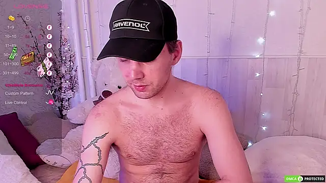 ArthurWhitee online show from November 2025 09:01:01 AM