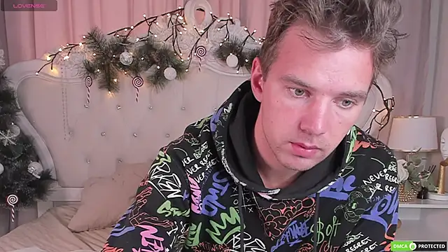 ArthurWhitee online show from December 2025 08:07:01 AM