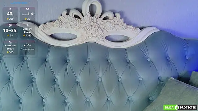 ArthurWhitee online show from April 2026 02:33:01 PM