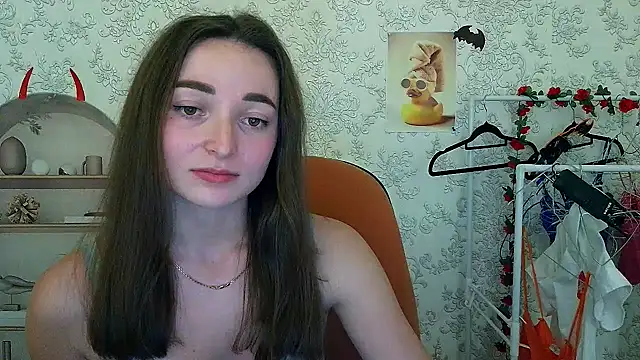  Barbie Kiss  online show from November 2025 10:47:02 PM