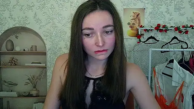  Barbie Kiss  online show from November 2025 08:30:01 PM