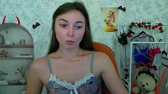  Barbie Kiss  online show from October 2025 03:13:02 PM