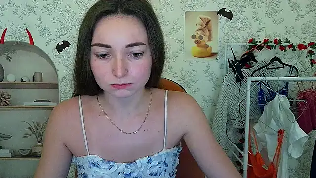  Barbie Kiss  online show from November 2025 10:42:01 AM