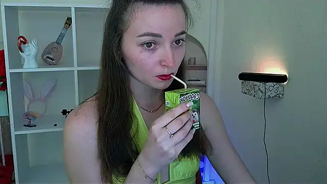  Barbie Kiss  online show from May 2026 04:28:01 PM