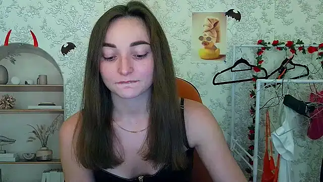  Barbie Kiss  online show from November 2025 04:11:02 PM