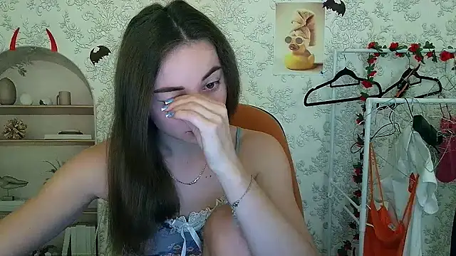  Barbie Kiss  online show from November 2025 03:37:01 PM