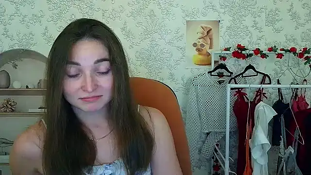  Barbie Kiss  online show from November 2025 05:28:01 PM