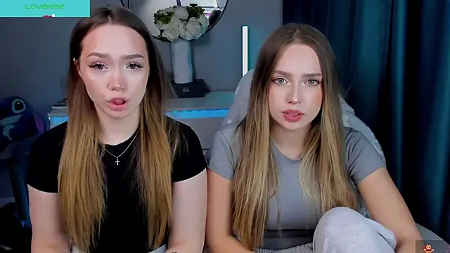 Snapshot of YaraKroft_ chatting on December 2025 05:28:01 PM YaraKroft online show from December 2025 05:28:01 PM