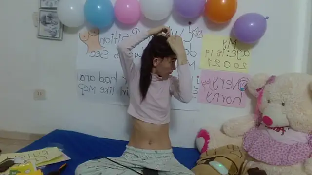 Snapshot of SexyTokio4 chatting on February 2025 11:33:02 AM SexyTokio4 online show from February 2025 11:33:02 AM