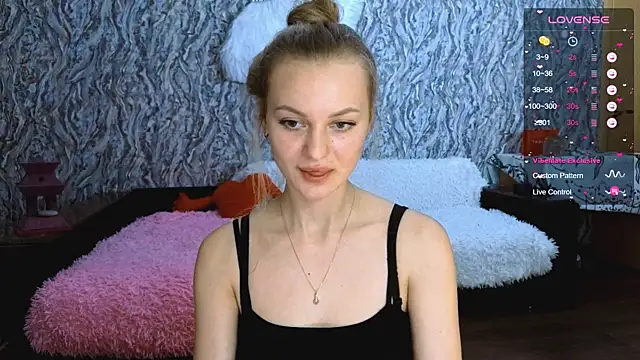 Snapshot of Elfanna chatting on October 2025 05:35:02 PM Elfanna online show from October 2025 05:35:02 PM