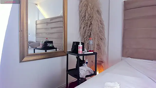 Snapshot of IsabellaJonns chatting on January 2025 07:21:02 AM IsabellaJonns online show from January 2025 07:21:02 AM