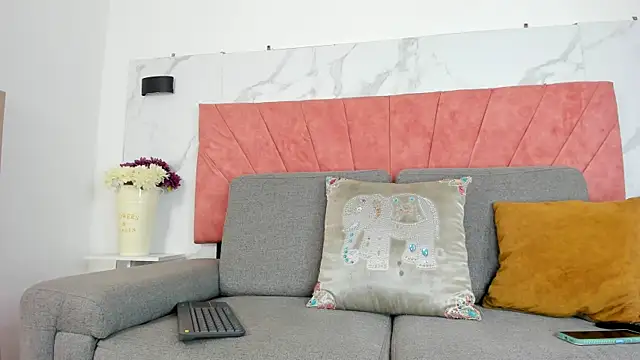 Hanna lens online show from April 2026 07:20:01 PM