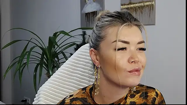 Miakiss ss online show from January 2025 04:07:01 AM