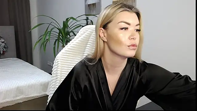 Miakiss ss online show from January 2025 01:01:01 PM