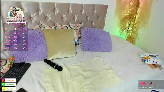 alanavega11 online show from December 2025 02:10:02 PM