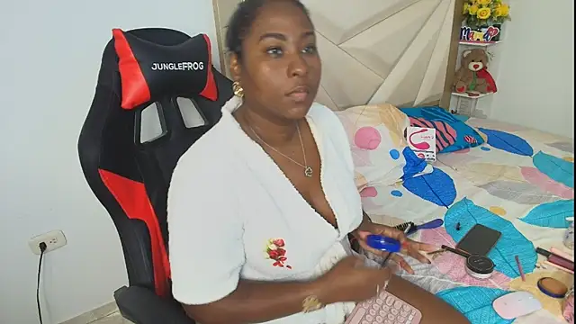 alanavega11 online show from February 2025 02:38:01 PM