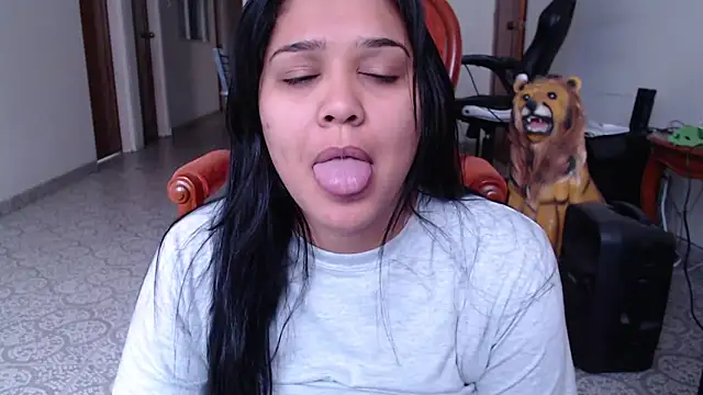 Snapshot of VenussTits97 chatting on June 2026 09:54:02 PM VenussTits97 online show from June 2026 09:54:02 PM