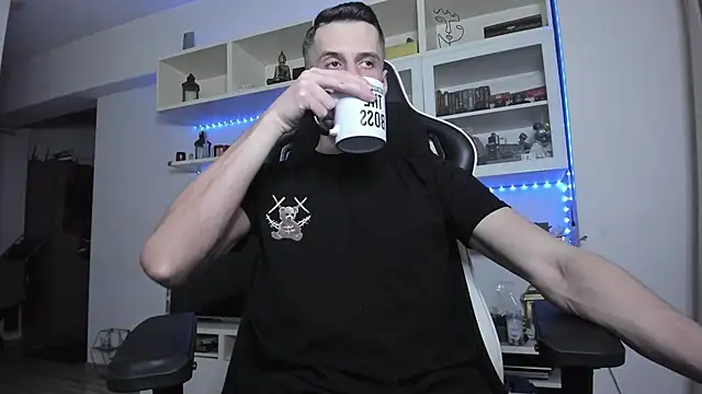 ToddClaytonn online show from December 2025 06:09:02 PM