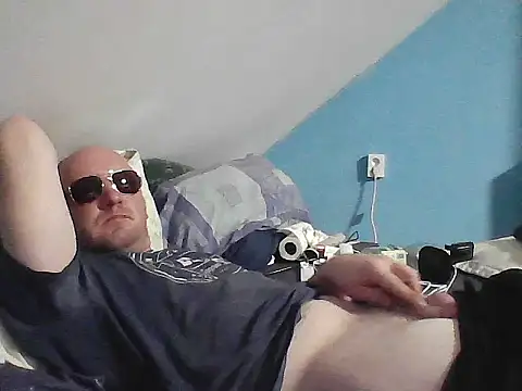 Snapshot of paul_daniel chatting on December 2025 09:18:02 PM paul daniel online show from December 2025 09:18:02 PM