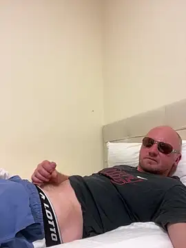 Snapshot of paul_daniel chatting on December 2025 08:32:02 PM paul daniel online show from December 2025 08:32:02 PM