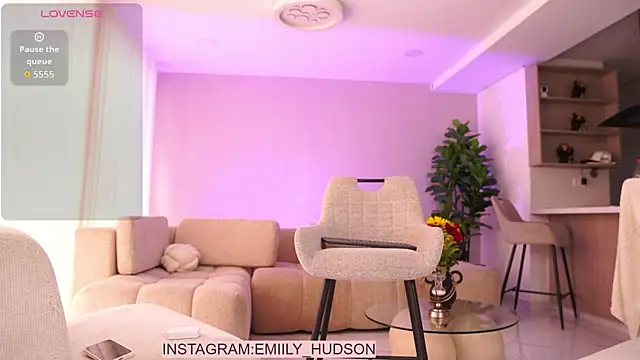 Snapshot of emily_huddson_ chatting on May 2026 07:14:02 PM emily huddson online show from May 2026 07:14:02 PM