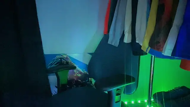 PeytonJohnn online show from November 2025 01:42:01 AM