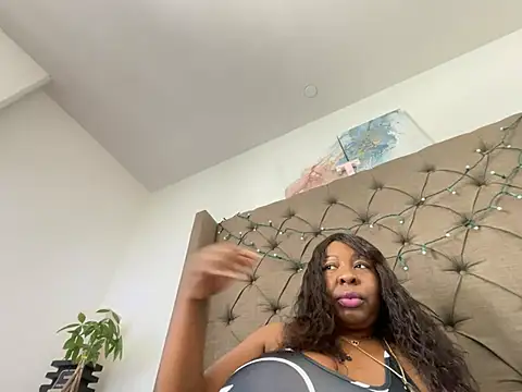 XXXLollipopsJuicy online show from April 2026 07:31:02 PM