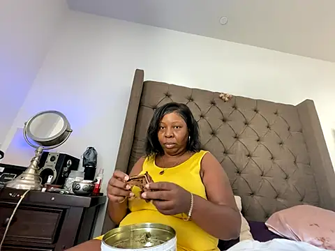 XXXLollipopsJuicy online show from October 2025 05:54:01 PM