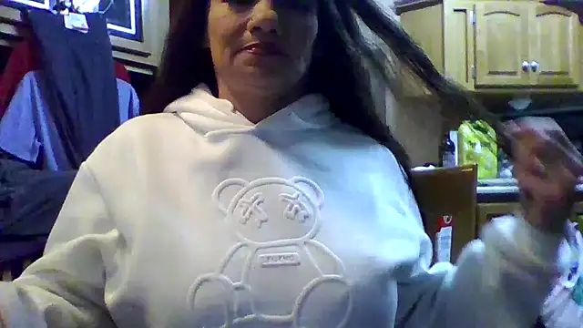 Snapshot of ALLURET4U chatting on March 2025 03:13:01 AM ALLURET4U online show from March 2025 03:13:01 AM