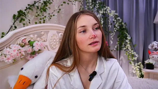 MonaEldon online show from November 2025 02:43:01 AM