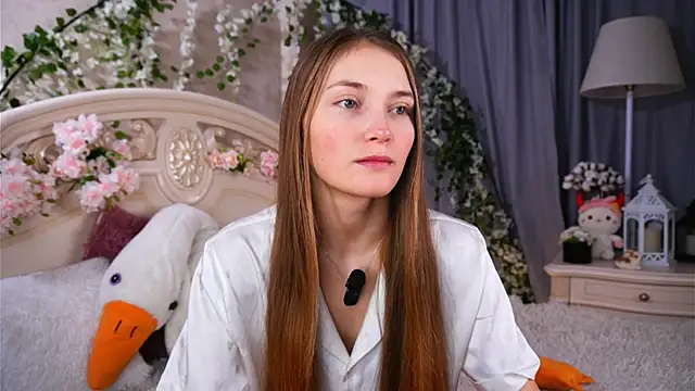 MonaEldon online show from December 2025 02:45:01 AM