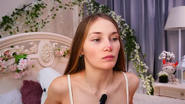 MonaEldon online show from November 2025 02:33:01 AM